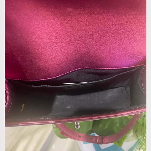 Rare🔥🔥Chanel Metallic Hot Pink Patent Medium Boy Bag - Picture 8 of 16